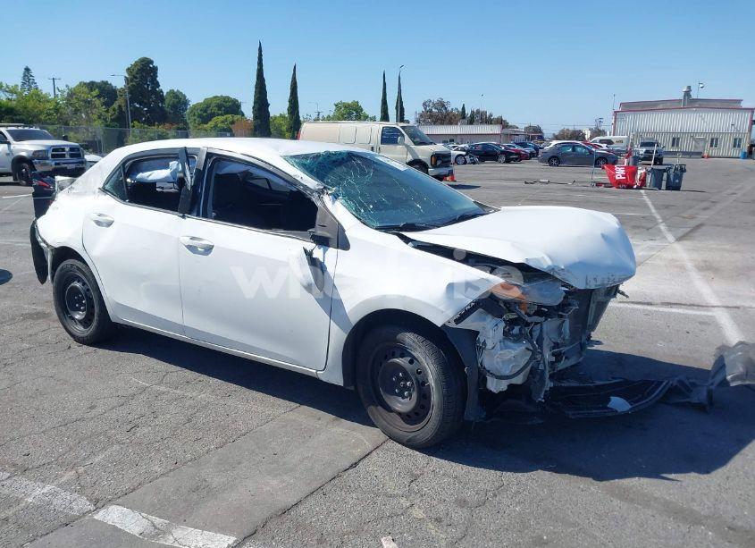 2019 Toyota Corolla LE (VIN 5YFBURHE5KP896225) main photo