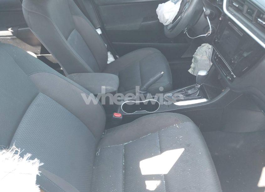Photo 5 of 2019 Toyota Corolla LE (VIN 5YFBURHE5KP896225)