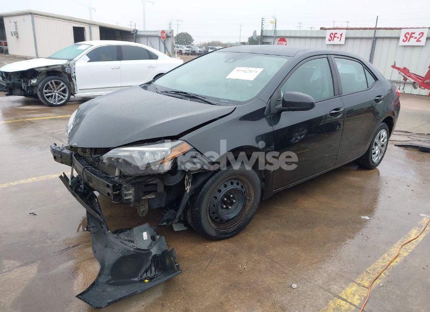 Photo 2 of 2019 Toyota Corolla LE (VIN 5YFBURHE5KP897052)