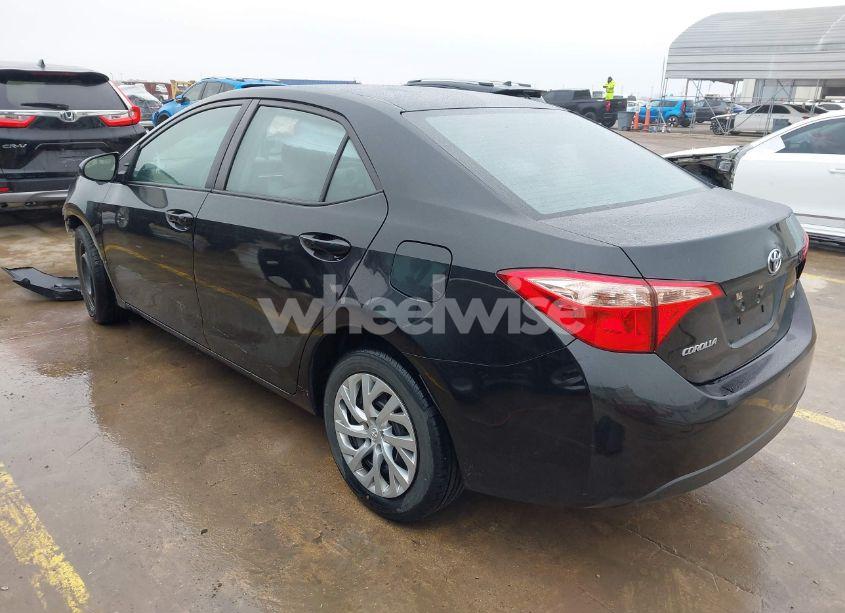 Photo 3 of 2019 Toyota Corolla LE (VIN 5YFBURHE5KP897052)