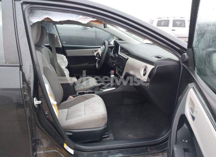 Photo 5 of 2019 Toyota Corolla LE (VIN 5YFBURHE5KP897052)
