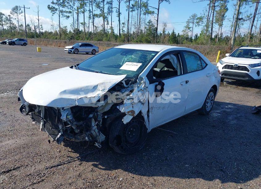 Photo 2 of 2019 Toyota Corolla LE (VIN 5YFBURHE5KP920121)