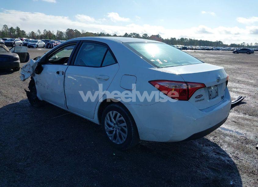 Photo 3 of 2019 Toyota Corolla LE (VIN 5YFBURHE5KP920121)