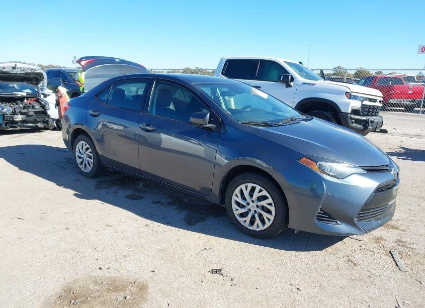 2019 Toyota Corolla LE (VIN 5YFBURHE5KP921933) main photo