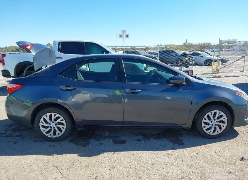 Photo 13 of 2019 Toyota Corolla LE (VIN 5YFBURHE5KP921933)