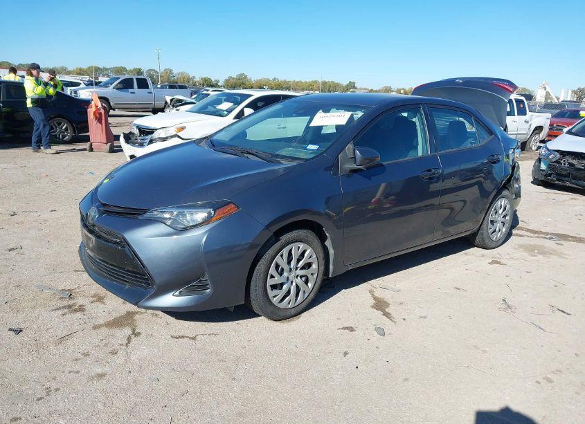 Photo 2 of 2019 Toyota Corolla LE (VIN 5YFBURHE5KP921933)