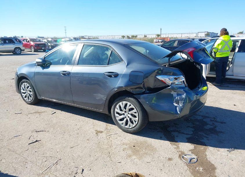 Photo 3 of 2019 Toyota Corolla LE (VIN 5YFBURHE5KP921933)