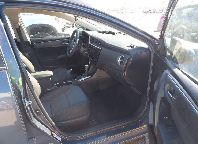 Photo 5 of 2019 Toyota Corolla LE (VIN 5YFBURHE5KP921933)