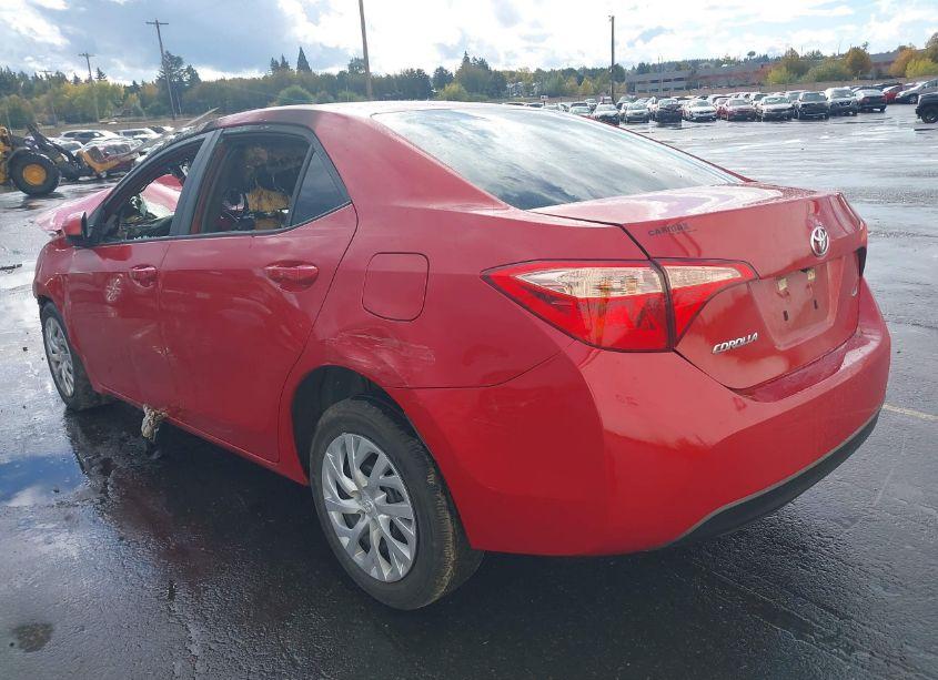 Photo 3 of 2019 Toyota Corolla LE (VIN 5YFBURHE5KP933323)