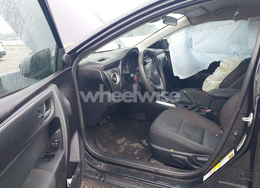 Photo 5 of 2019 Toyota Corolla LE (VIN 5YFBURHE5KP936836)