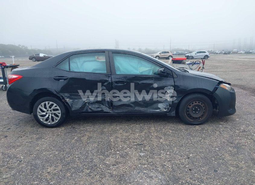 Photo 6 of 2019 Toyota Corolla LE (VIN 5YFBURHE5KP936836)