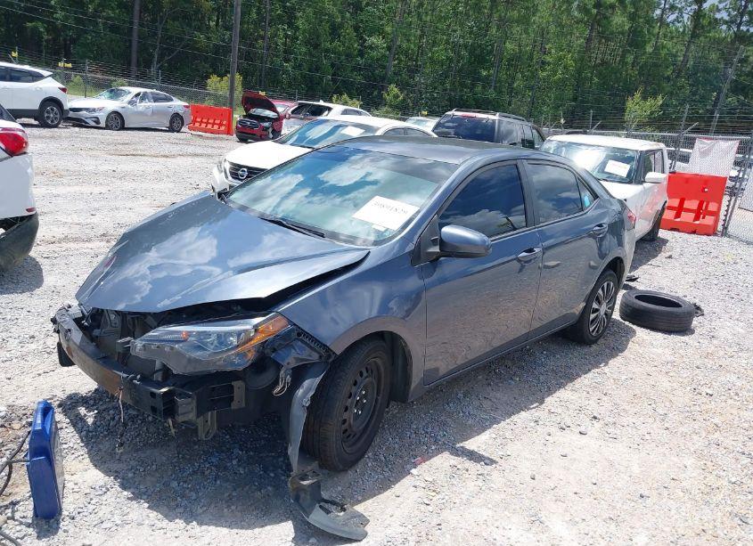 Photo 2 of 2019 Toyota Corolla LE (VIN 5YFBURHE5KP940868)