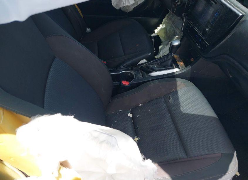 Photo 5 of 2019 Toyota Corolla LE (VIN 5YFBURHE5KP940868)