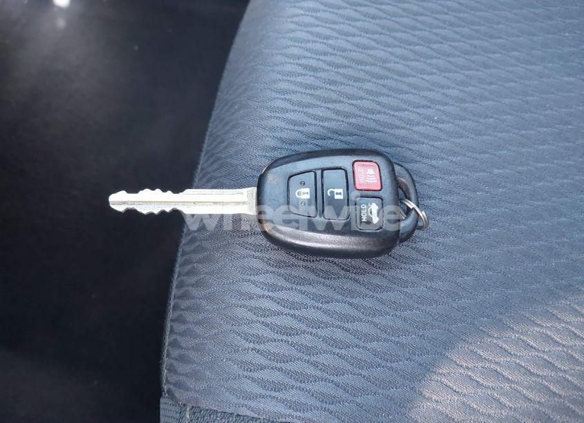 Photo 11 of 2019 Toyota Corolla LE (VIN 5YFBURHE5KP945987)