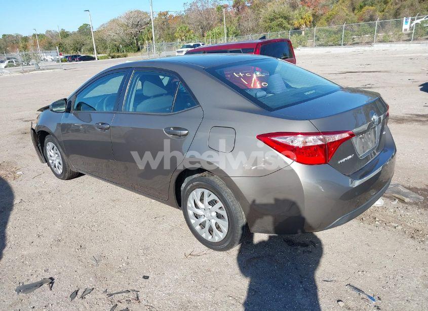 Photo 3 of 2019 Toyota Corolla LE (VIN 5YFBURHE5KP945987)