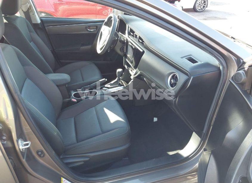 Photo 5 of 2019 Toyota Corolla LE (VIN 5YFBURHE5KP945987)
