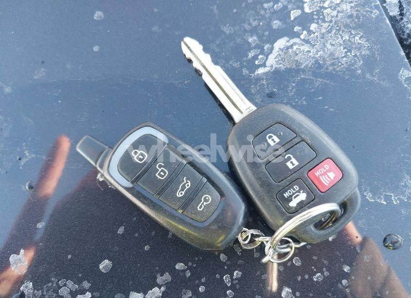 Photo 11 of 2014 Toyota Corolla LE (VIN 5YFBURHE6EP132727)