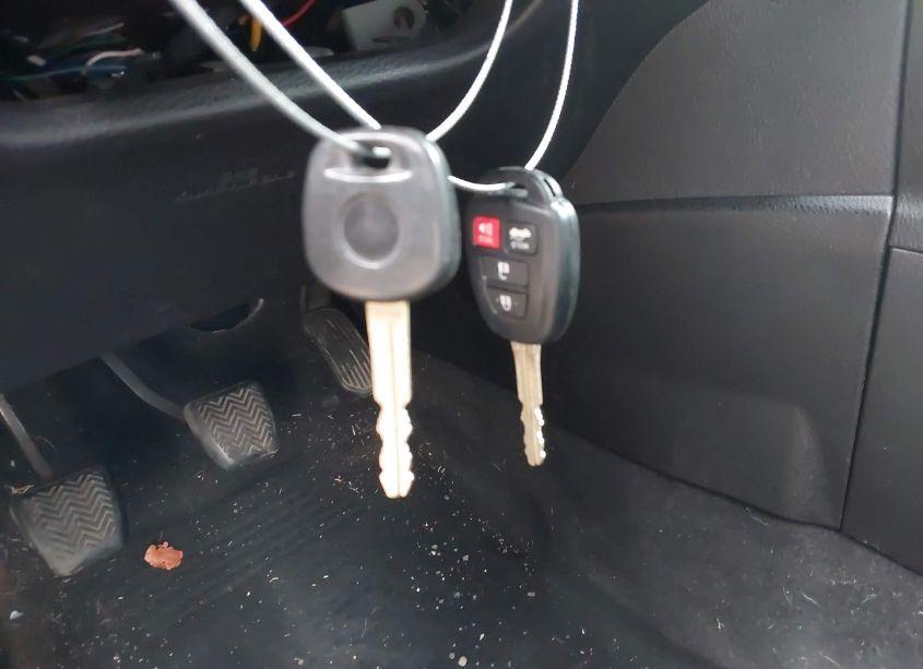 Photo 11 of 2014 Toyota Corolla L (VIN 5YFBURHE6EP157370)