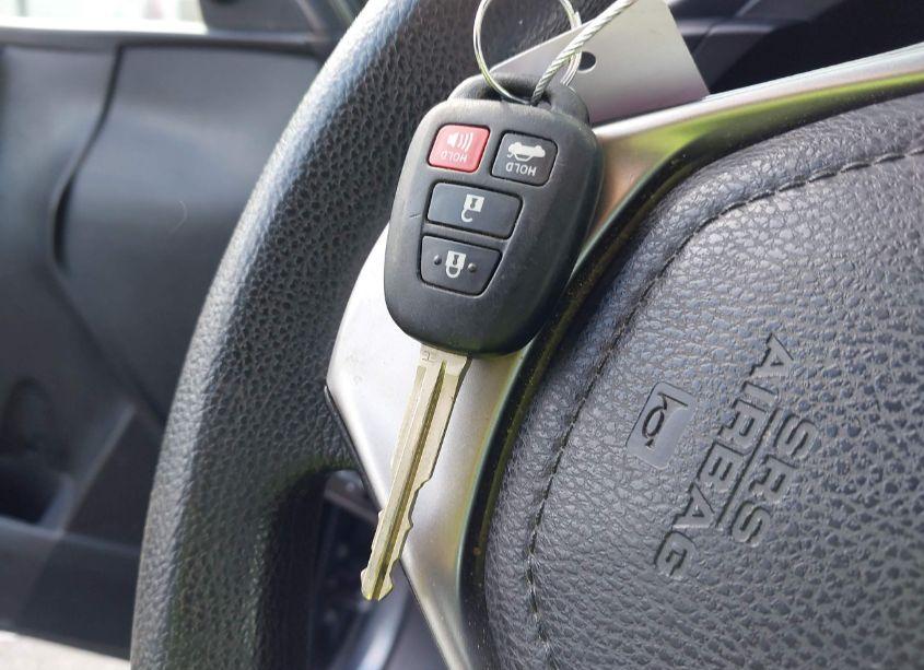 Photo 11 of 2014 Toyota Corolla LE (VIN 5YFBURHE6EP160768)