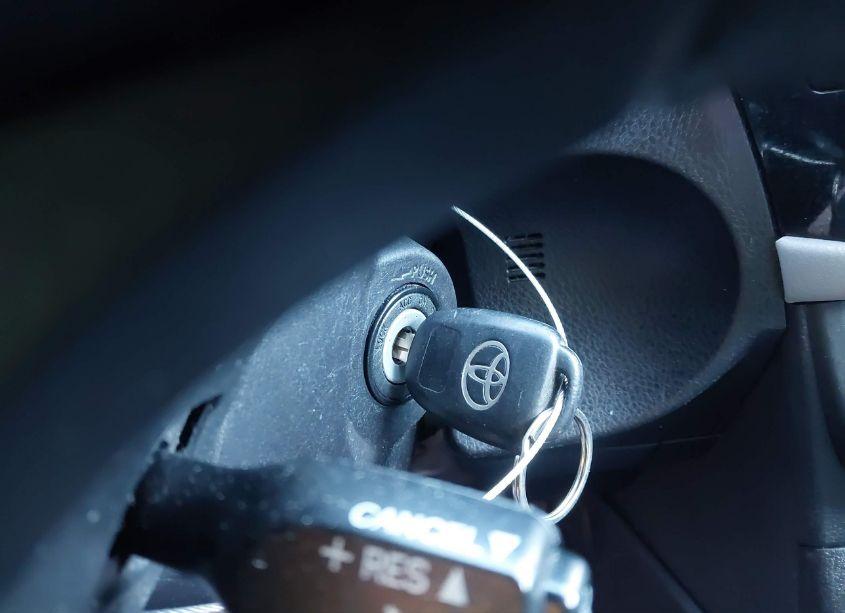 Photo 11 of 2015 Toyota Corolla LE (VIN 5YFBURHE6FP189382)