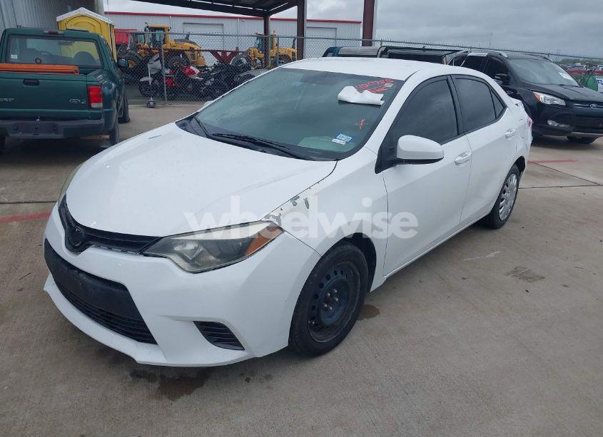 Photo 2 of 2015 Toyota Corolla LE (VIN 5YFBURHE6FP220968)