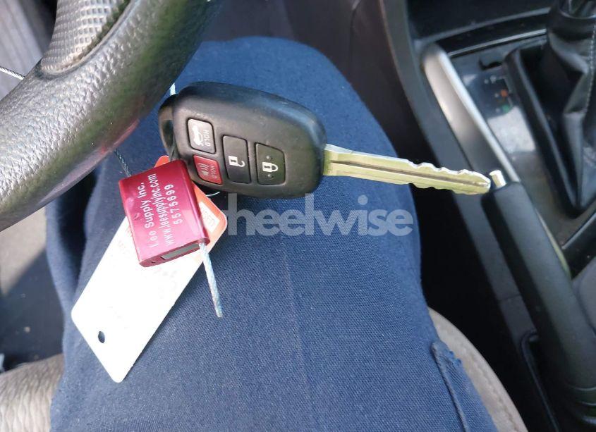 Photo 11 of 2015 Toyota Corolla LE (VIN 5YFBURHE6FP239603)