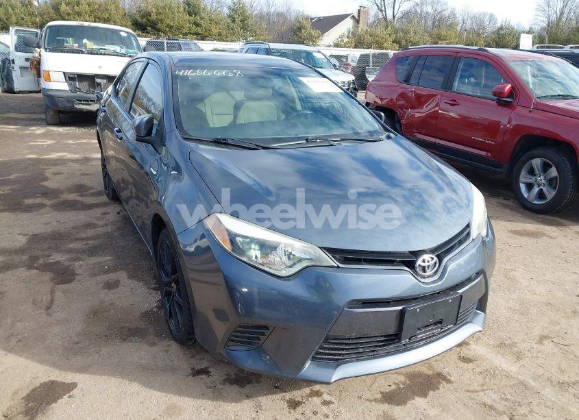 2015 Toyota Corolla LE (VIN 5YFBURHE6FP246647) main photo