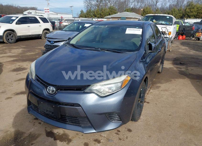 Photo 2 of 2015 Toyota Corolla LE (VIN 5YFBURHE6FP246647)