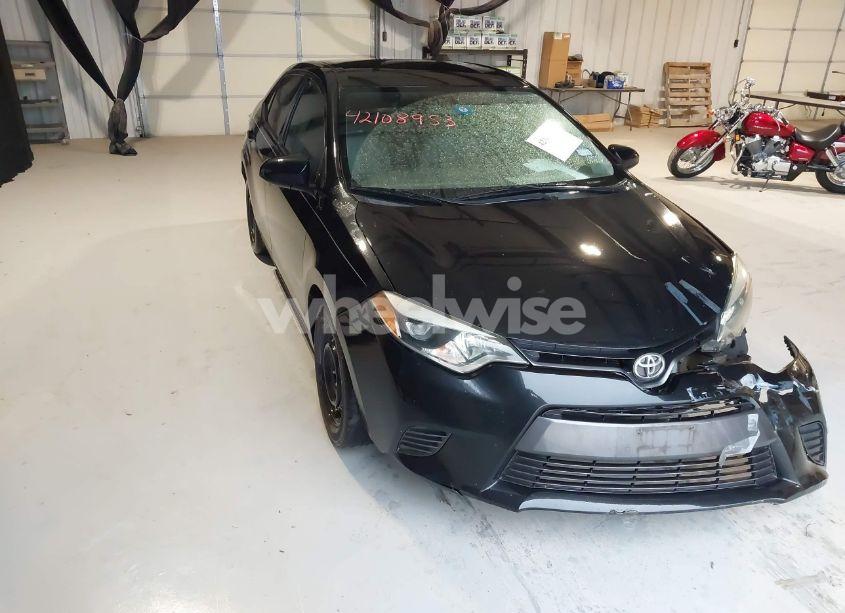 2015 Toyota Corolla LE (VIN 5YFBURHE6FP261309) main photo