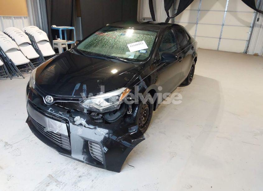 Photo 2 of 2015 Toyota Corolla LE (VIN 5YFBURHE6FP261309)