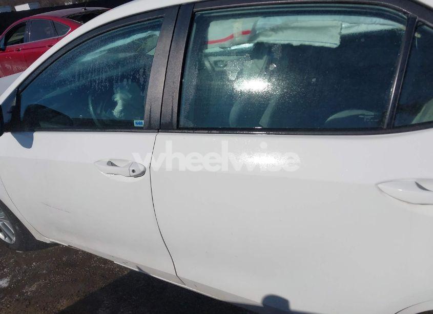 Photo 15 of 2015 Toyota Corolla LE PLUS (VIN 5YFBURHE6FP291815)