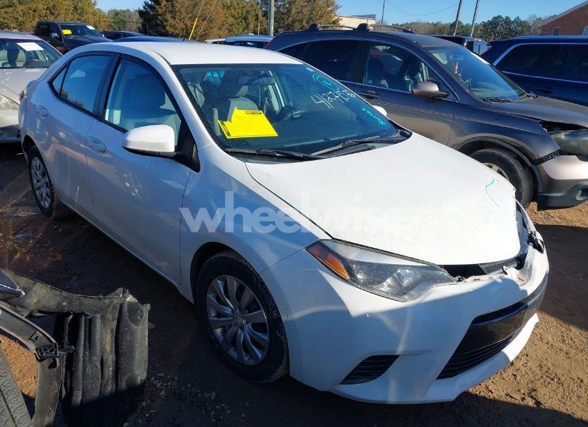 2015 Toyota Corolla LE (VIN 5YFBURHE6FP296027) main photo