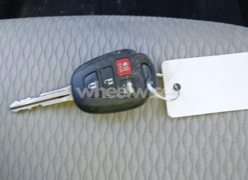 Photo 11 of 2015 Toyota Corolla LE (VIN 5YFBURHE6FP296027)