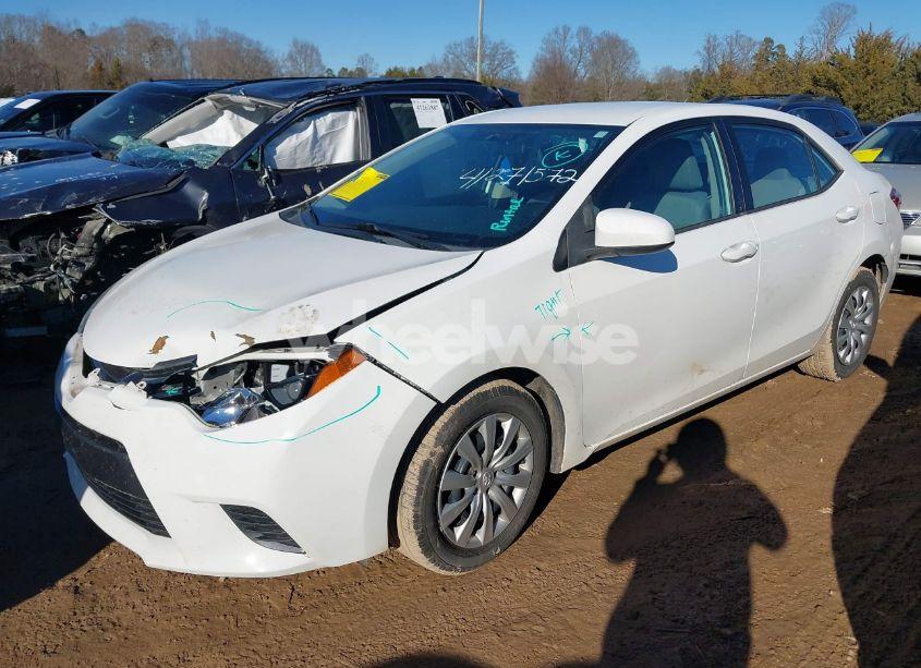 Photo 2 of 2015 Toyota Corolla LE (VIN 5YFBURHE6FP296027)
