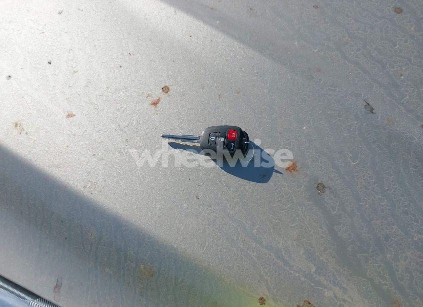 Photo 11 of 2015 Toyota Corolla LE (VIN 5YFBURHE6FP299610)