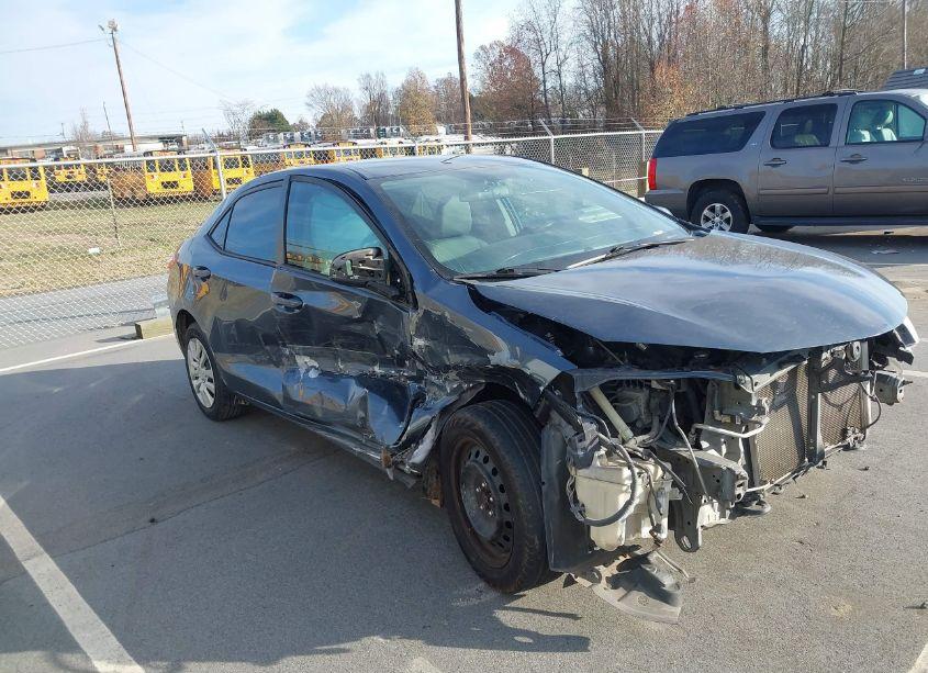 2015 Toyota Corolla LE (VIN 5YFBURHE6FP313411) main photo