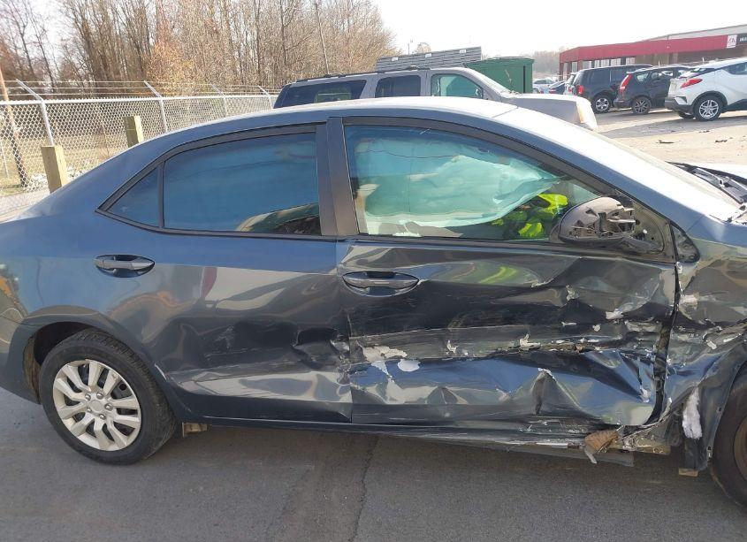 Photo 14 of 2015 Toyota Corolla LE (VIN 5YFBURHE6FP313411)