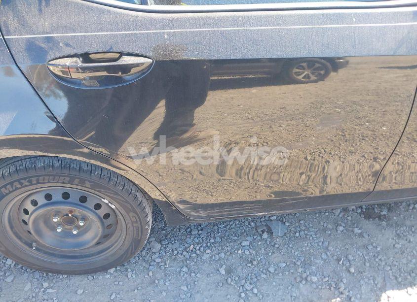 Photo 6 of 2016 Toyota Corolla LE (VIN 5YFBURHE6GP378289)