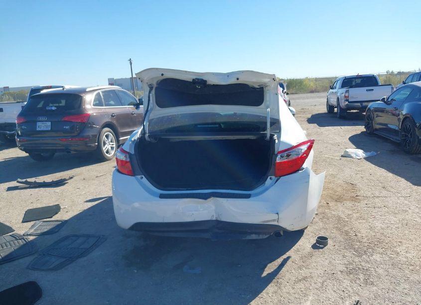 Photo 16 of 2016 Toyota Corolla LE (VIN 5YFBURHE6GP426843)