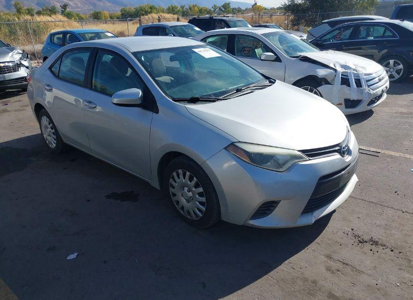 2016 Toyota Corolla LE (VIN 5YFBURHE6GP428902) main photo