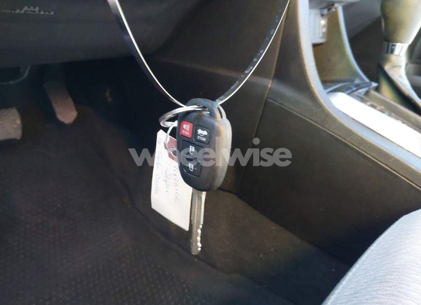 Photo 11 of 2016 Toyota Corolla LE (VIN 5YFBURHE6GP555844)