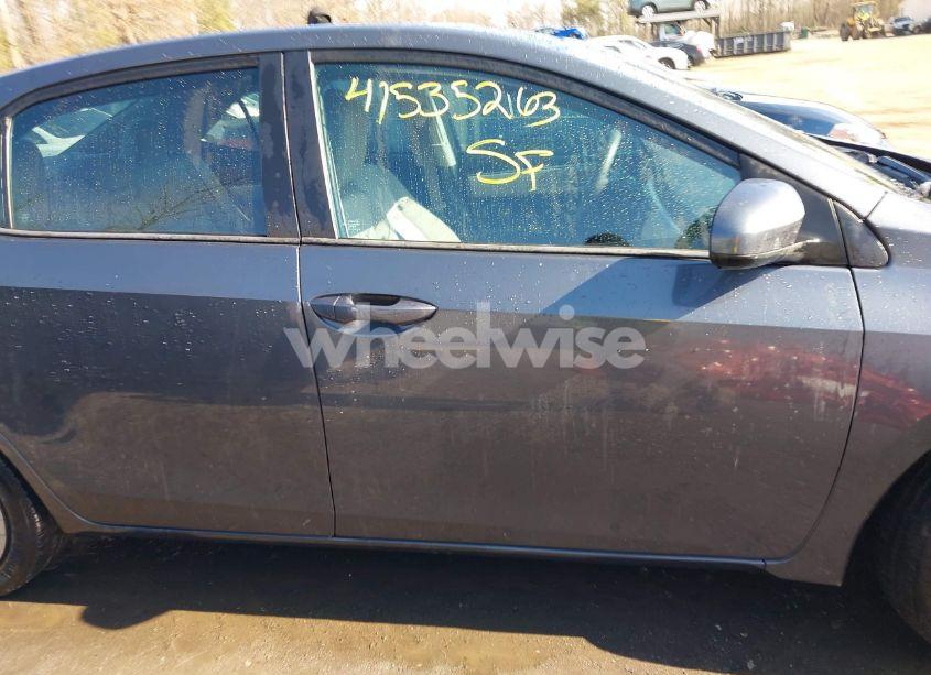 Photo 13 of 2016 Toyota Corolla LE (VIN 5YFBURHE6GP555844)