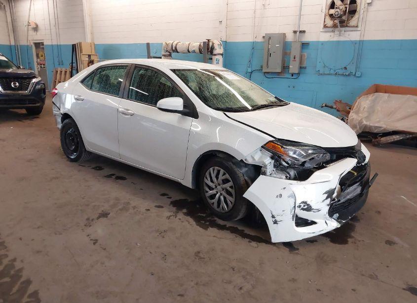 2017 Toyota Corolla LE (VIN 5YFBURHE6HP573827) main photo