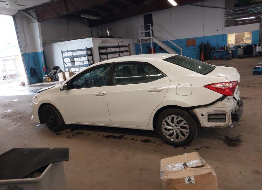 Photo 15 of 2017 Toyota Corolla LE (VIN 5YFBURHE6HP573827)