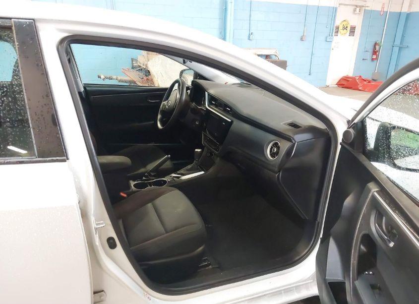 Photo 5 of 2017 Toyota Corolla LE (VIN 5YFBURHE6HP573827)