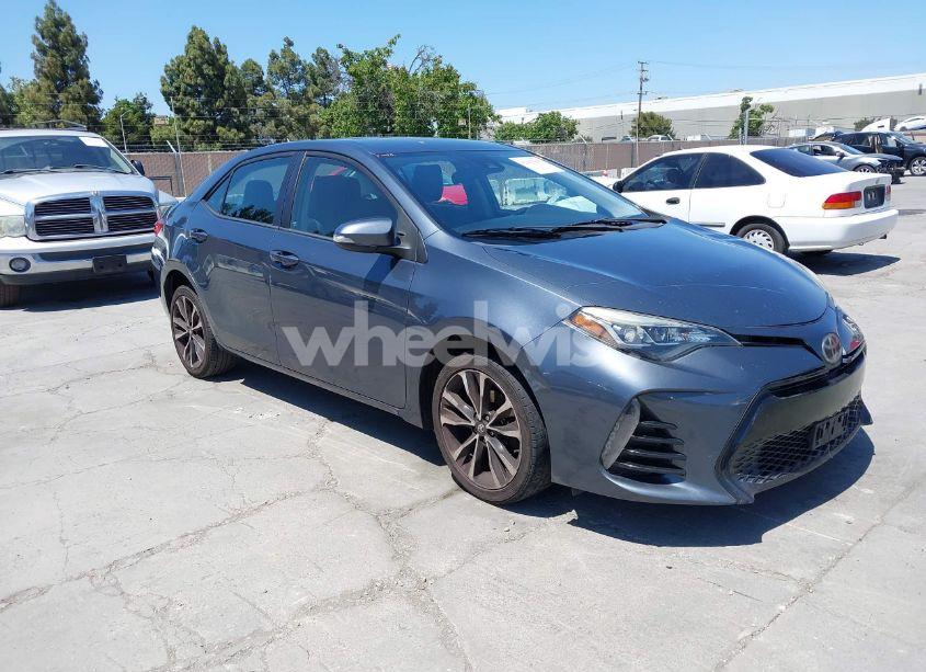 2017 Toyota Corolla SE (VIN 5YFBURHE6HP575352) main photo