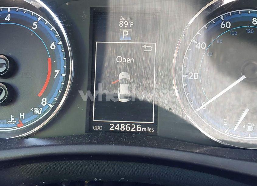 Photo 15 of 2017 Toyota Corolla SE (VIN 5YFBURHE6HP575352)