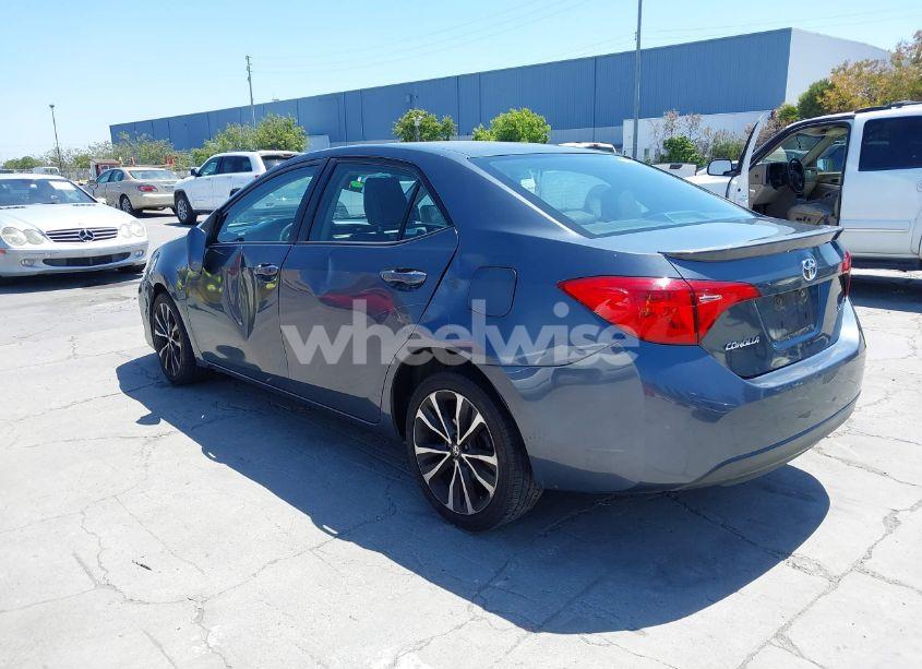 Photo 3 of 2017 Toyota Corolla SE (VIN 5YFBURHE6HP575352)
