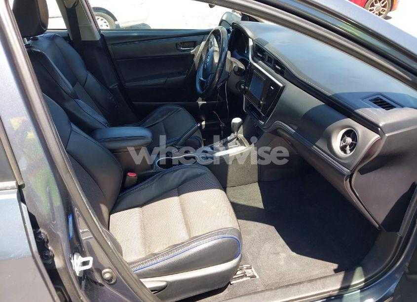 Photo 5 of 2017 Toyota Corolla SE (VIN 5YFBURHE6HP575352)