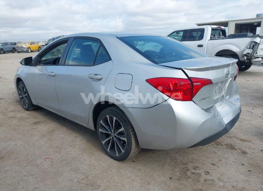 Photo 3 of 2017 Toyota Corolla SE (VIN 5YFBURHE6HP600685)